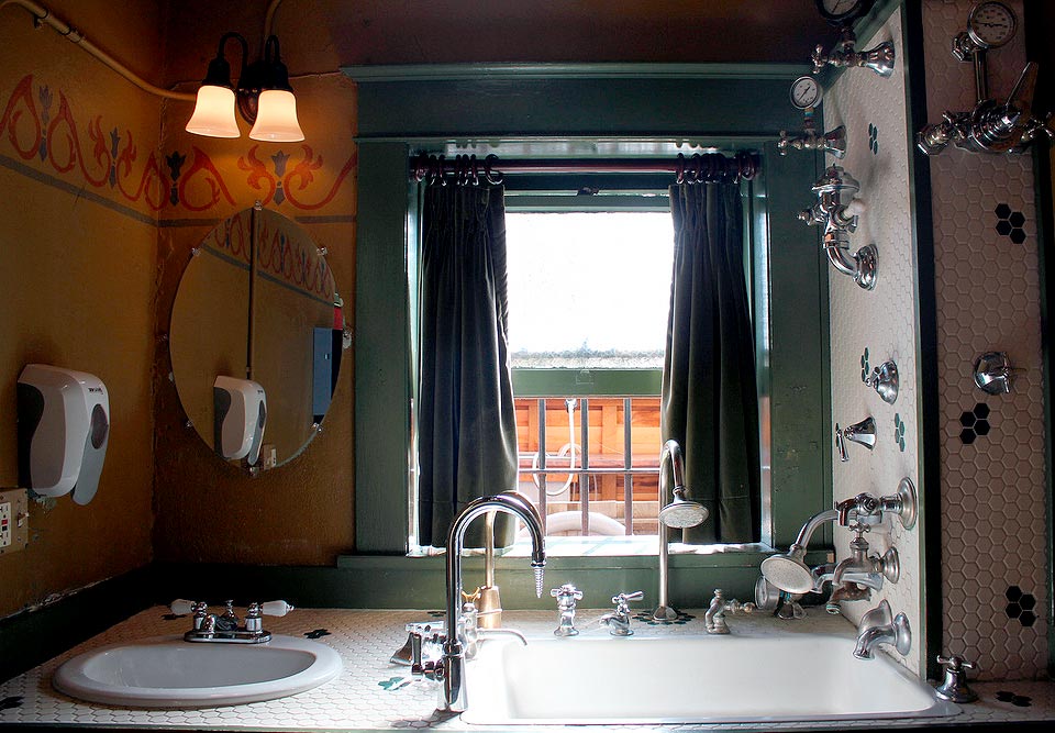 Vintage Fantasies Come True With Antique Plumbing Fixtures