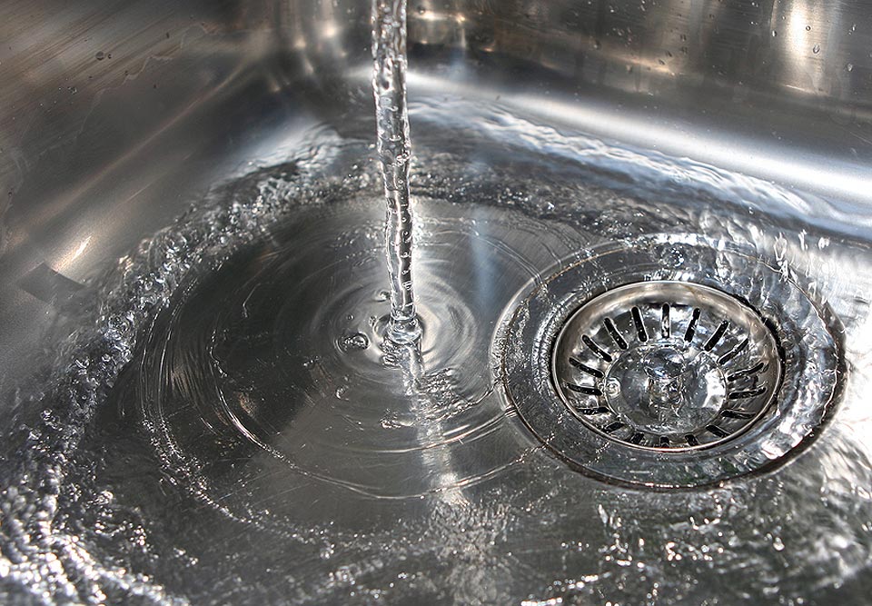 When to Call a Plumber in Brooklyn Heights For Clogged Drains